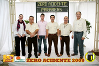 Colaboradores recebendo prémio Zero Acidente